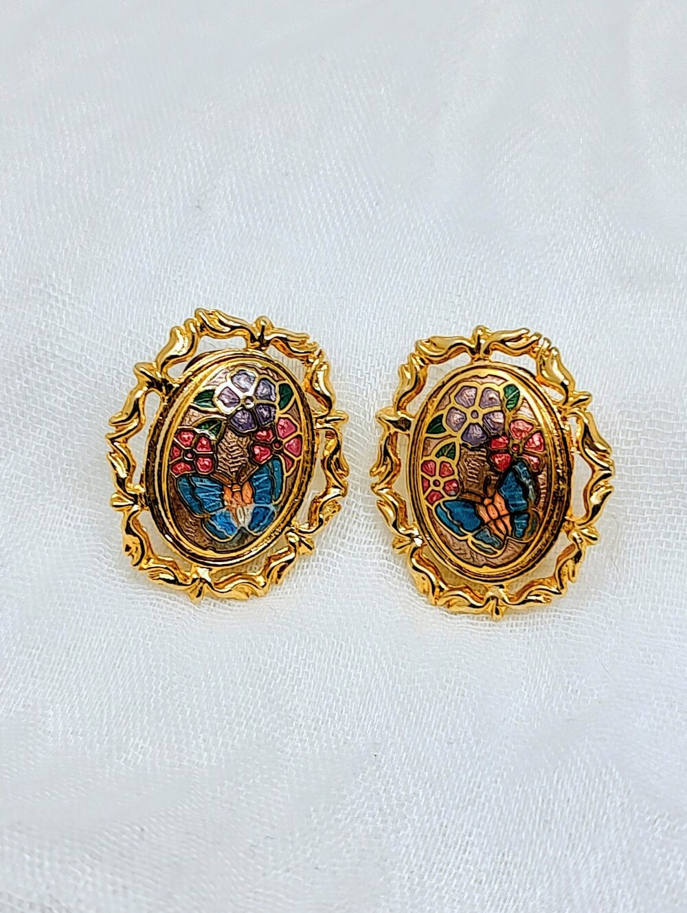 Two Sisters Vintage Butterfly Gold Jewel Tones Clip-on Earrings - Picture 3 of 5